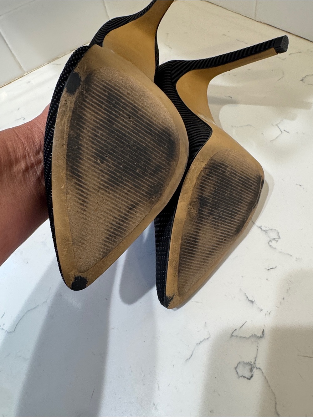 Express Black Ribbed Pointed Toe Pumps Size: 7 - Picture 7 of 12